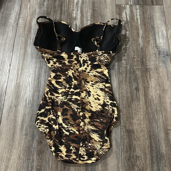 Soma Leopard Print One Piece Slimming Swimsuit Size 12 - Picture 5 of 8